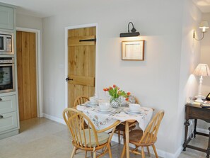Open plan living/dining room/kitchen | Albans Barnyard - Cox Cottage, Pembury, nr. Tunbridge Wells