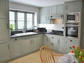 Open plan living/dining room/kitchen | Albans Barnyard - Cox Cottage, Pembury, nr. Tunbridge Wells
