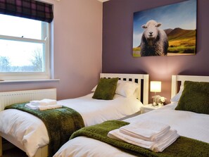 Twin bedroom | 10 Elm Court - Greta Grove Apartments, Keswick