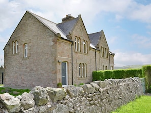 Charming holiday home | Sandyhouse Cottage, Milfield, near Wooler