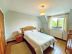 Double bedroom | Fox Cottage - Kingrove Farm, Chipping Sodbury