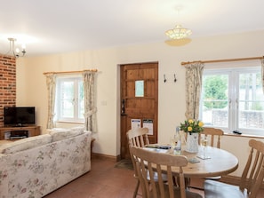 Open living/ dining room | Drovers Cottage, East Meon