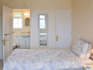 Twin bedroom | Poppy Cottage, Crantock, near Newquay