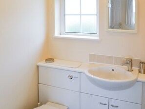 En-suite | Poppy Cottage, Crantock, near Newquay