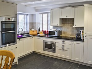 Kitchen | Prideaux Farmhouse - Prideaux Farm Cottages, St Blazey, near Par