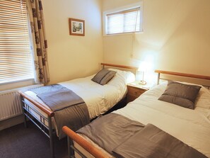 Berwyn Stationmasters House twin bedded room | Berwyn Stationmasters House, Berwyn, nr. Llangollen
