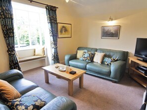 Berwyn Stationmasters House sitting room | Berwyn Stationmasters House, Berwyn, nr. Llangollen