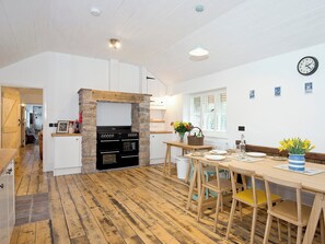Spacious well equiped kitchen | Ty· Cai - Ty Coch Chatham, Llandwrog, near Caernarfon