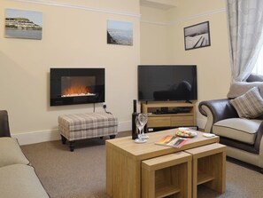 Spacious living room | Montrose, New Quay
