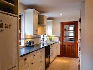 Fully-fitted and well-equipped kitchen | Coulags Croft, Coulags, Strathcarron