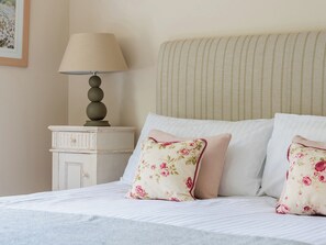 Welcoming double bedroom | Glaisdale - Hungate Cottages, Pickering