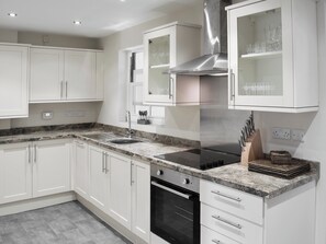 Well-equipped kitchen | Halfehill Cottage, Richmond