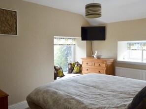 Kingsize bedroom | The Coach House, Greenodd, near Ulverston