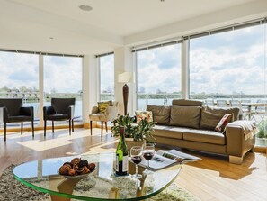 Living room area boasting uninterrupted views | Squirrels Leap, Somerford Keynes, near Cirencester
