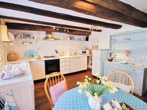 Fisherman’s Cottage kitchen/dining room | Fisherman’s Cottage, Wells-next-the-Sea