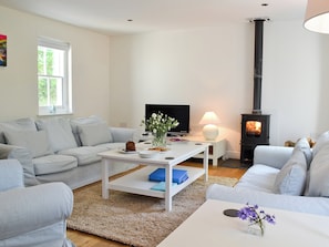 Light and airy living room with wood burner | Llangrannog - Cei Newydd, Mwnt and Llangrannog, Nanternis near New Quay