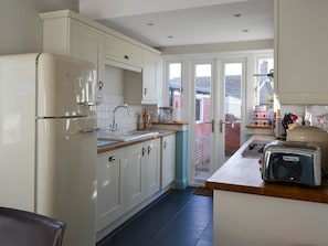 Kitchen and dining area | Gullsway, Beadnell