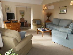 Living room | Monks Thatch Cottage, Otterton