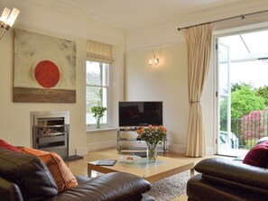 Wonderful living room with direct access to the balcony | Carnethic HouseOne Acre View, Fowey