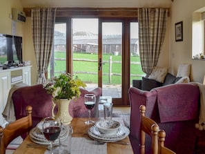 Delightful open plan living space | The Cart Lodge, Hooe, Battle