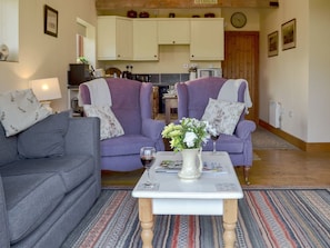 Well presented open plan living space | The Cart Lodge, Hooe, Battle