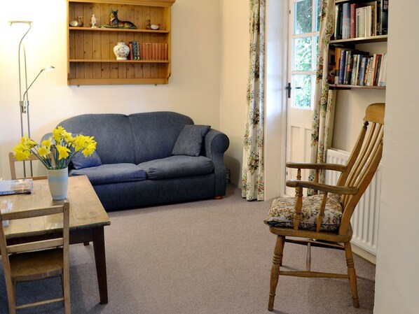 Snug/ Living room | Dill Hundred, Vines Cross
