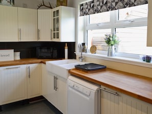 Contemporary kitchen and dining area | Mackenzie Cottage, Poolewe, near Gairloch