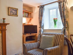Cosy living/dining room | Westover Cottage, Nr. Abingdon