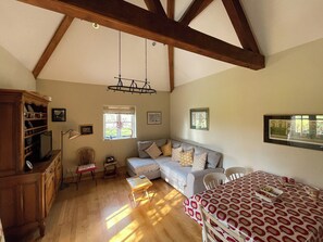 Open plan living space | Le Jardin - Manor Farm Barns, Tarlton, Cirencester