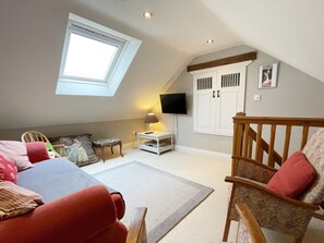 Sitting room | Le Jardin - Manor Farm Barns, Tarlton, Cirencester