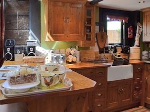 The property features a traditional handmade kitchen with wood topped breakfast bar | Brook Barn - Brook and Meadow Barns, Shobley, Ringwood
