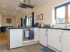Well-equipped fitted kitchen | Parkers Lodge - Netherley Hall Cottages, Mathon, near Malvern