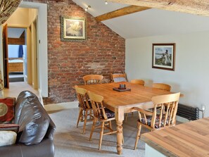 Open plan living/dining room/kitchen | The Old Stables, Alvanley, Chester