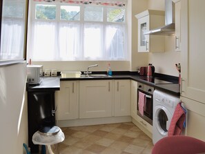 Kitchen/diner | Porter’s Lodge, Glyndyfrdwy, nr. Llangollen