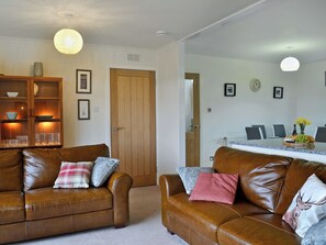 Bright and airy living area | Summit, Oban