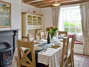 Charming dining area | Cherry Tree Cottage, Bellerby, Wensleydale