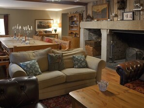 Lounge area | The Shooting Lodge, Colquite, Washaway