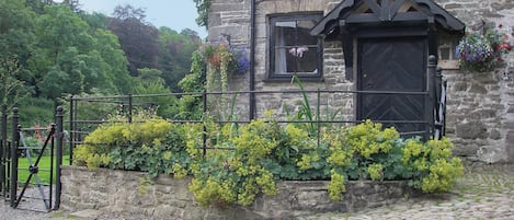 Exterior | Game Keepers, Llangadog