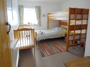 Bunk bedroom | Robin’s Nest, Kerrow Farm, Sennen