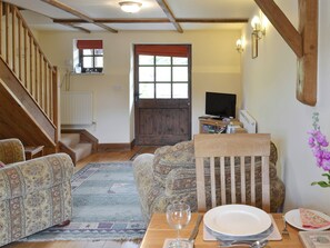 Convenient intimate dining area | Shepherds Den - Drayton Farm Barns, East Meon, Petersfield