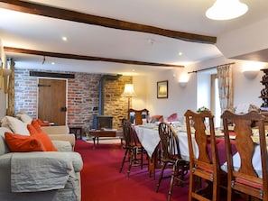 Spacious and confortable living and dining area | Stoke Court Farm Barn, Stoke St Milborough, near Ludlow