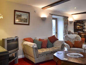 Spacious and confortable living and dining area | Stoke Court Farm Barn, Stoke St Milborough, near Ludlow