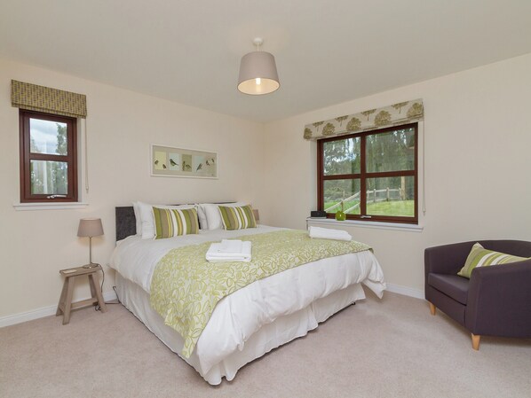 Tasteful double bedroom with 5ft bed | Birch Corner, Aviemore