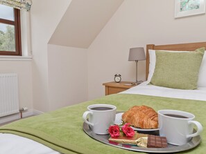 Pretty double bedroom | Birch Corner, Aviemore