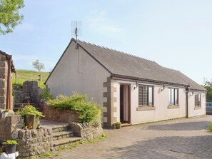 Attractive detached holiday home | Railway Cottage, Longcliffe, near Ashbourne