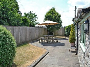 Peaceful patio with garden furniture | Bluebell Cottage - Kingrove Farm, Chipping Sodbury