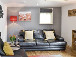 Stylish living room | Heron’s Rest Cottage - Milton, Drumnadrochit, near Inverness