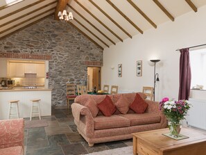 Open plan living/dining room/kitchen | Yr Hen Stabl, Tregaron