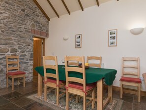 Open plan living/dining room/kitchen | Yr Hen Stabl, Tregaron