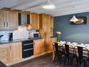 Kitchen and dining area | Yr Hen Stabal - Bronallt Barns, Llanynghenedl, near Holyhead
